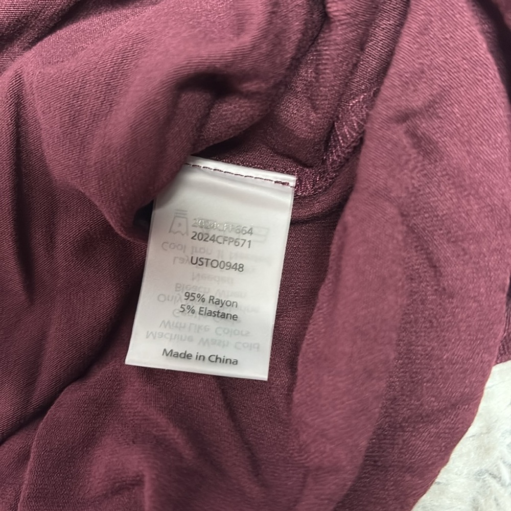 Universal Standard Deep Burgundy Short Sleeve V-Neck Large - Picture 8 of 9